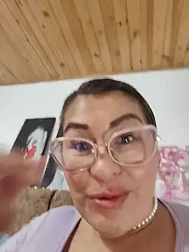 AlexxiaaMat 现场XXX聊天