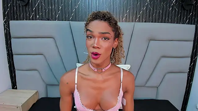 Chatroom XXX en direct de NaomiSteward