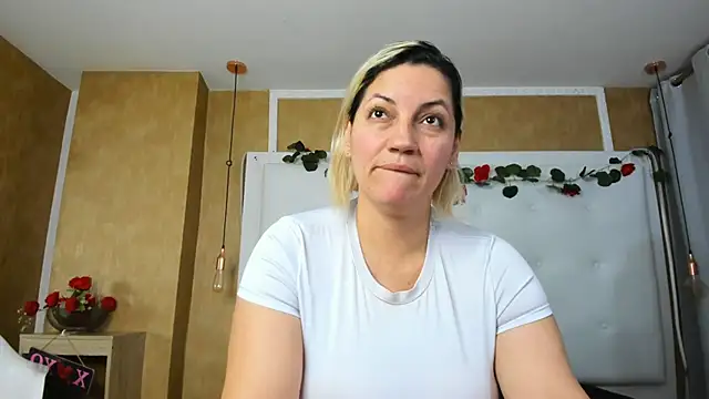 Heidy_milfのライブXXXチャット