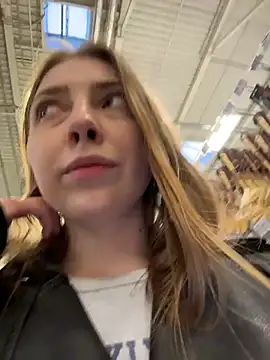 Sunny___Bunny Adlı Modelin Canlı XXX Sohbeti