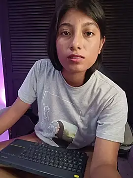 YeseniaRodriguez3 Adlı Modelin Canlı XXX Sohbeti