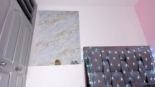 Kendall_Rous_ Live XXX-Chat