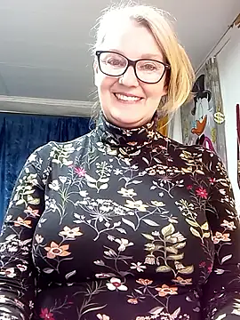 Chat +18 de irinamaux ao vivo