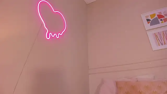 _lucia_18's Live XXX Chat