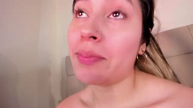 Violet_Blazee's Webcam Show