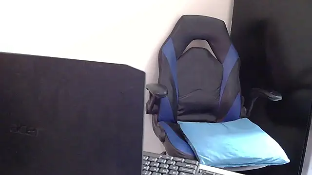 Darkkras élő XXX-chatje