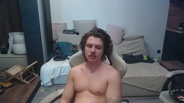 Sunny-Girl1: διαδικτυακό σόου στην κάμερα