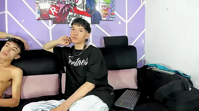 heyy_noah11 Show in webcam