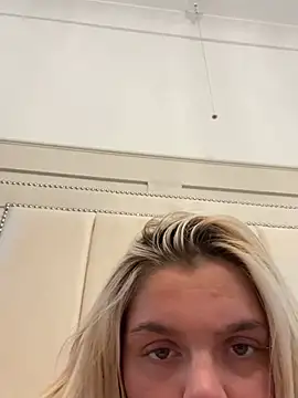 Irish_BarbieMilfx's Live XXX Chat