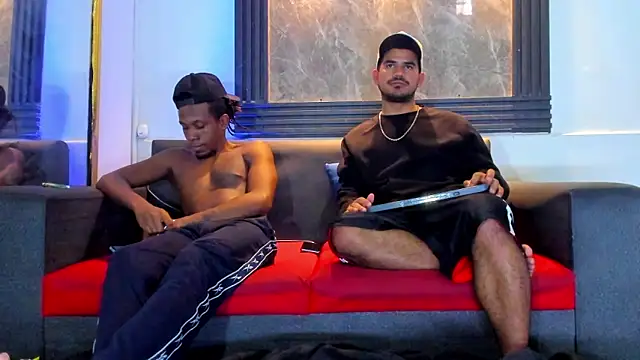 Latins_on_fire Adlı Modelin Web Kamerası Şovu