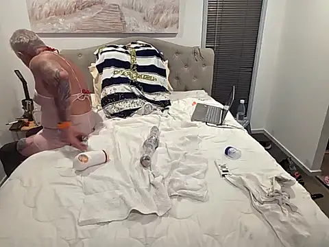 Handsolo_porn's Webcam Show