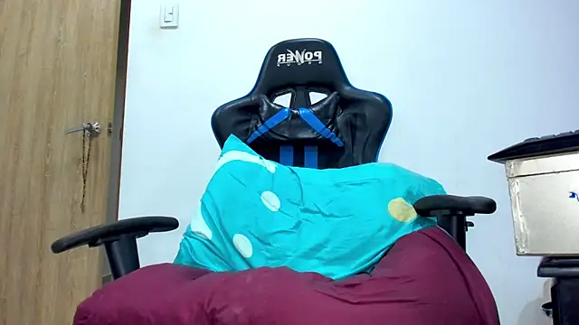 hugeeblackcock Webcamshow