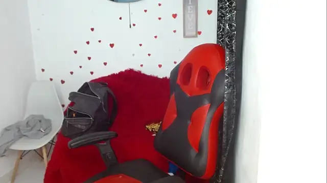 sven_fox723 Adlı Modelin Canlı XXX Sohbeti