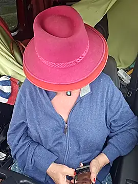 Hot-Muci's Live XXX Chat