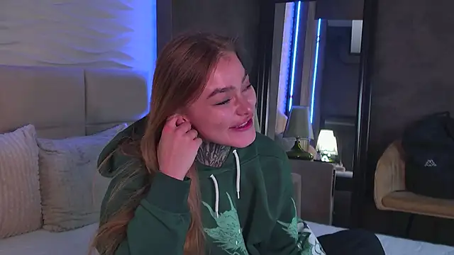 AriWild's Live XXX Chat