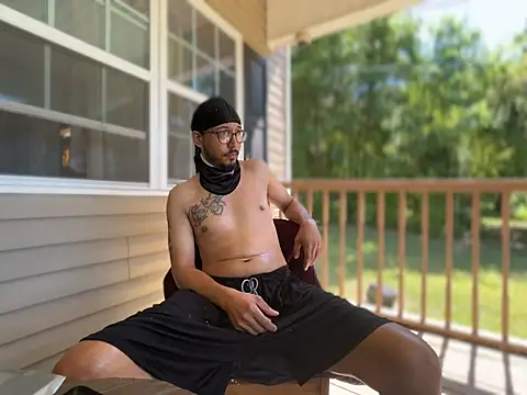 ThrowedWorldWide élő XXX-chatje