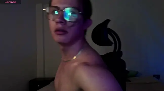 Brandon_starkk 即時 XXX 聊天