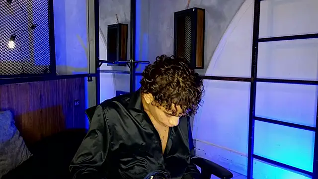 AlanCutee Show in webcam