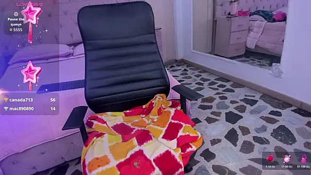 Show modela nahomyrusell na web-kameri