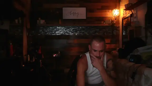 Chatroom XXX en direct de MISTERANDDEMI