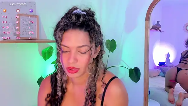 Živý XXX chat RoxanneMorguet_