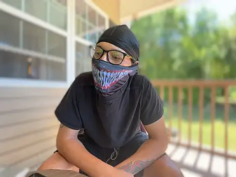 Pokazy przed kamerką – ThrowedWorldWide