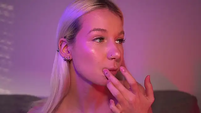 XXX chat uživo modela RanyThomson