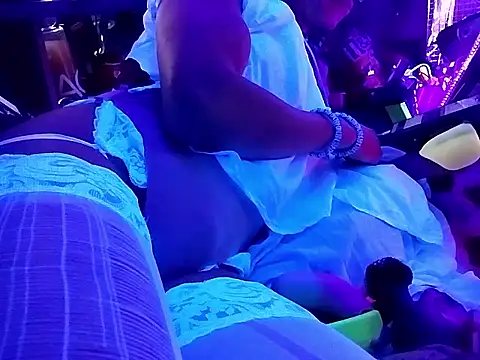 Chatroom XXX en direct de gurlnips