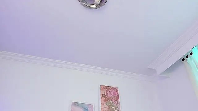 canelleGarces' Live XXX Chat