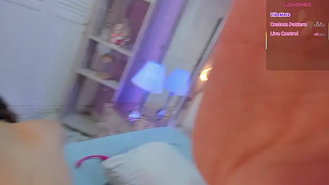 Goldentemptation_'s Live XXX Chat