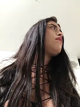 MissNyraSecret Chat XXX in diretta