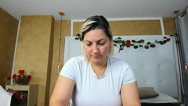 Chat +18 de Heidy_milf ao vivo