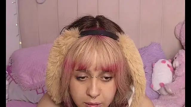 Pokazy przed kamerką – NekoWaifu