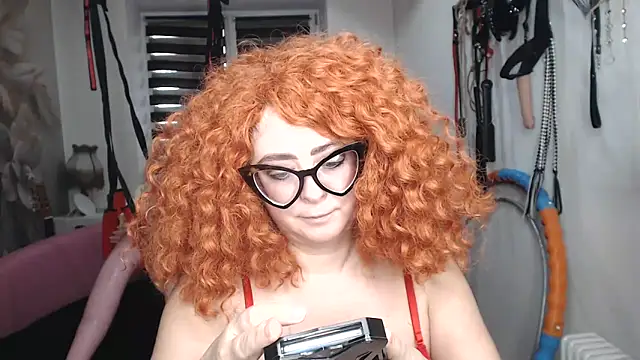 Chat +18 de MISSwithDOLLS ao vivo