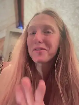 Chat +18 de GoldenFlameGoddess ao vivo