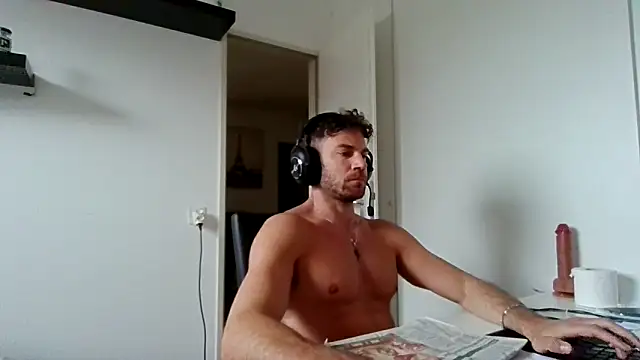 alpha-hunk live XXX chat