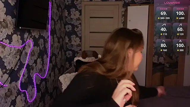 _momiji_'s Live XXX Chat