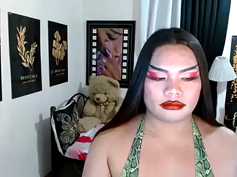 Pokazy przed kamerką – TSbrianaHugeCock