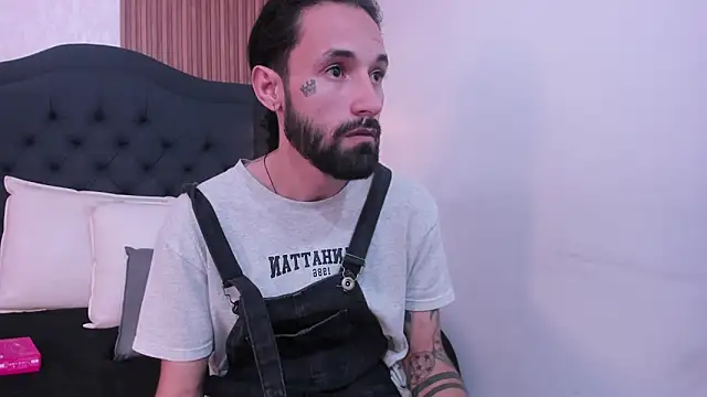 Hisoka_011 Webcam-Show