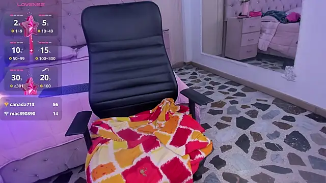 nahomyrusell Show in webcam