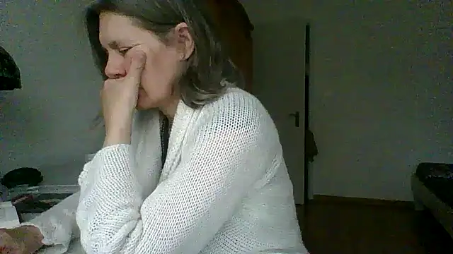 Laura_Sensualeのウェブカメラショー