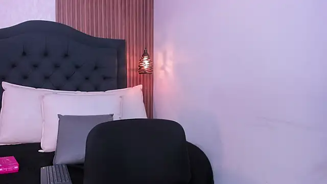 Show modela Hisoka_011 na web-kameri