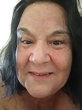 Yaya_Mineira live XXX chat