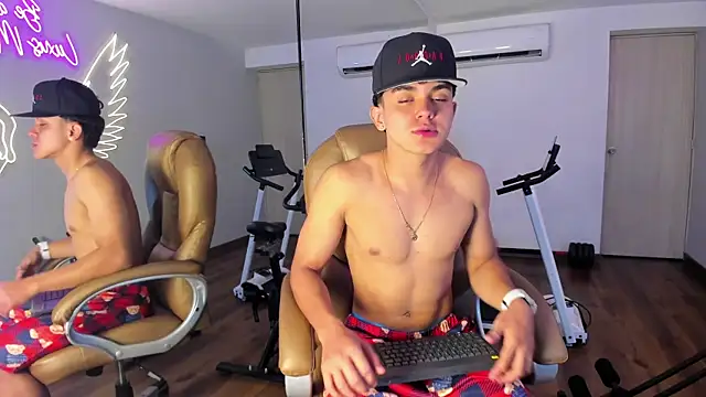 _TaylorBlack's Webcam Show