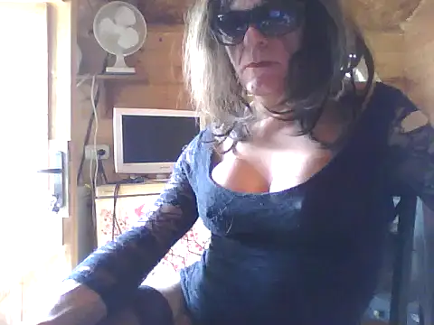 Pertunjukan Kamera Web Luanatrav1