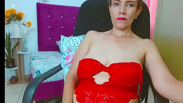 Онлайн чат XXX chantalsemenova1