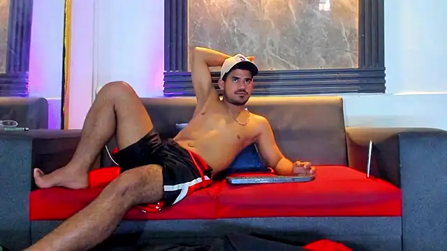 Latins_on_fire Webcam show