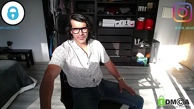 latinoo23bom: онлайн-секс-чат