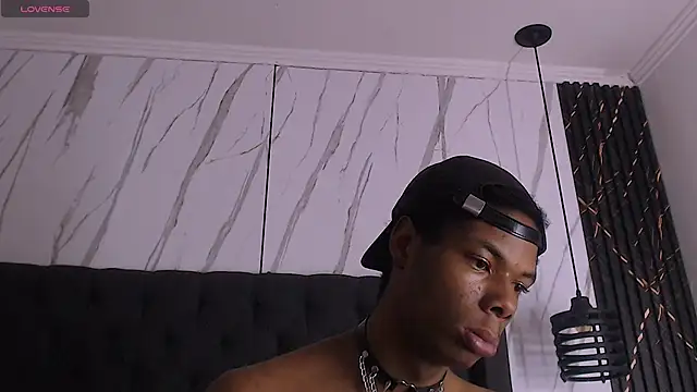 Chatroom XXX en direct de Santiago_Ortiz_