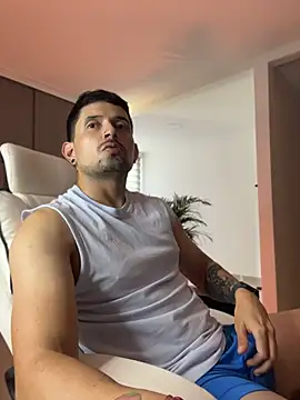 TroyeSavage élő XXX-chatje